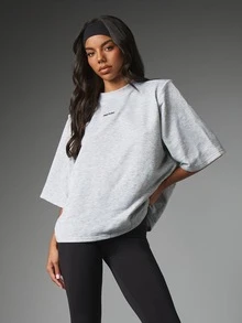 MISSGUIDED Oversized Crew Neck Short Sleeve Boxy T-Shirt With Small Center Chest Logo Print Relaxed Drop Shoulder Casual Top - Grey - View 1