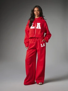 MISSGUIDED Wide Leg Fleece Sweatpants With LA Varsity Applique Detail Drawstring Elastic Waist Side Pockets Full Length Casual Lounge Trousers - Red - View 3