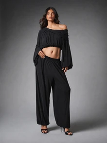 MISSGUIDED Setelan Dua Potong untuk Pesta Musim Panas: Atasan Crop Berkerut Bahu Terbuka dan Celana Palazzo Kaki Lebar dengan Lengan Lonceng - Hitam - View 1