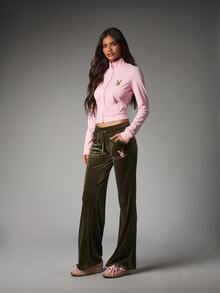 Missguided x Playboy Celana Track Model Low Rise Flare Beludru dengan Logo Kelinci dan Detail Teks di Bagian Belakang untuk Pakaian Kasual Sehari-hari di Musim Gugur dan Musim Dingin - Hijau - View 3