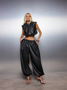 MISSGUIDED بنطلون بالون من الجلد الصناعي بخصر مطاطي وأساور كاحل، بنطلون واسع الساق بأسلوب هرمي، مناسب للخريف والشتاء والحفلات والسهرات - الأسود - مشاهدة 2