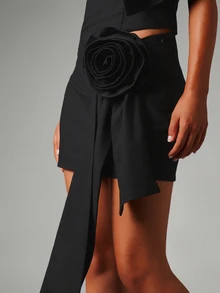 MISSGUIDED Rok Pensil Mini Hitam dengan Aplikasi Mawar 3D Berukuran Besar dan Detail Pita Menjuntai yang Dramatis, Sempurna untuk Musim Pesta - Hitam - View 5