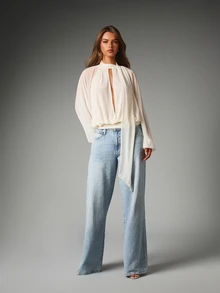 MISSGUIDED Blus berpotongan punggung terbuka dengan kerah tinggi berpotongan lubang kunci dan lengan panjang model sayap kelelawar yang mengalir, serta detail syal ikat yang elegan. - Aprikot - View 4