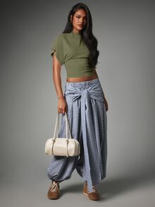 MISSGUIDED Mock Neck Crop Top With Flutter Sleeves And Ruched Waist Detail - Fitted Cropped Tee For Summer And Spring - Army Green - View 3