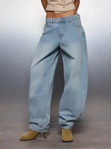 MISSGUIDED Oversized Baggy Low Rise Wide Leg Jeans Light Wash Denim Full Length Barrel Fit Casual Everyday Fall Winter Style - Light Wash - View 2