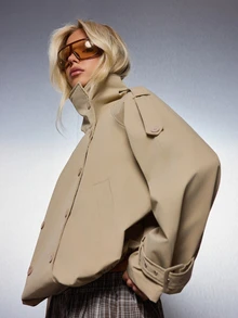 MISSGUIDED Jaket Militer Double-Breasted Ukuran Besar dengan Kerah Tegak, Detail Epaulette, Saku Tempel, dan Hem Elastis untuk Musim Gugur dan Musim Dingin - Unta - View 1