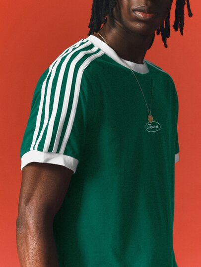 SUMWON Classic Three Stripe Crew Neck Short Sleeve Jersey Tee With Contrast Shoulder Stripes And Ribbed Cuffs