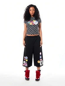 SUMWON Crop Top Bayi Motif Polkadot dengan Kancing Lencana Warna-warni Bergambar Grafis Lengan Pendek Pas Badan Gaya Y2K untuk Festival Musim Panas - Hitam - View 5