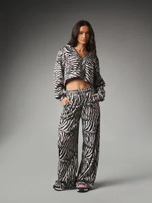 Missguided x Playboy Celana Kasual Kaki Lebar Motif Zebra dengan Pinggang Elastis dan Logo di Pinggang, Sempurna untuk Pakaian Jalanan Festival Musim Panas - Hitam dan Putih - View 3