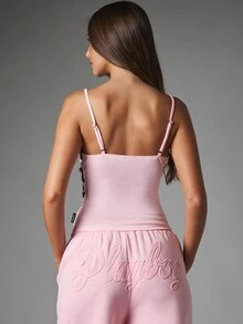 Missguided x Playboy Atasan Cami Crop dengan Logo Kelinci, Trim Renda Hitam, Leher V dengan Detail Silang, Tanpa Lengan, Pas Badan, Atasan Pesta Musim Semi/Musim Panas - Berwarna merah muda - View 2