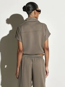KSTM Atasan Crop Top Wanita Lengan Pendek Berkerah dengan Detail Kancing Jepret dan Tali Serut di Bagian Bawah, Gaya Kasual Musim Panas yang Praktis. - Hijau - View 2