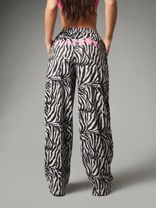 Missguided x Playboy Celana Kasual Kaki Lebar Motif Zebra dengan Pinggang Elastis dan Logo di Pinggang, Sempurna untuk Pakaian Jalanan Festival Musim Panas - Hitam dan Putih - View 1