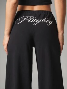Missguided x Playboy ملابس علوية كامي قصير بشعار نصي وبنطال كاجوال واسع الساق بطول كامل مع جيوب جانبية وطبعة مؤخرة مميزة - بنطال استرخاء بقصة فضفاضة - الأسود - مشاهدة 6