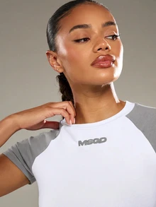 MISSGUIDED Raglan Short Sleeve Crop Top With Contrast Sleeves And Logo Detail Round Neck Fitted Spring Summer Casual Tee - Light Grey - View 3