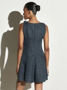 KSTM Gaun Mini Fit and Flare Berkilau Bahan Tweed Biru Tua dengan Leher Perahu, Tanpa Lengan, dan Rok Lipit untuk Pesta dan Musim Liburan - Hitam - View 2