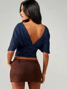 MISSGUIDED Deep V-Neck Wrap Front Ruched Crop Top With Three-Quarter Sleeves - Fitted Stretch Summer Night Out Top - Navy Blue - View 2