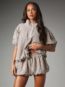 MISSGUIDED شورتات قصيرة من قماش السيرساكر المربعات بحافة فقاعية وخصر مطاطي وقصة بالون للارتداء الكاجوال الصيفي - أبيض وأسود - مشاهدة 6
