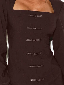 KIZN Gaun Blazer Mini Lengan Panjang Leher Persegi dengan Detail Kancing Toggle dan Bahu Terstruktur, Cocok untuk Pesta Musim Gugur dan Musim Dingin - Chocolate Brown - View 4