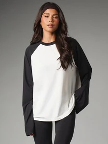 MISSGUIDED Oversized Raglan Long Sleeve Baseball Tee Color Block Crew Neck Boxy Fit Longline Top And Capri Pant Casual Everyday Style - Black and White - View 4