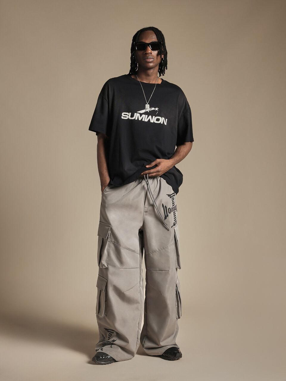 Wide Leg Cargo Pants With Multi Flap Pockets Drawstring Waist Logo Print Full Length Streetwear Trousers