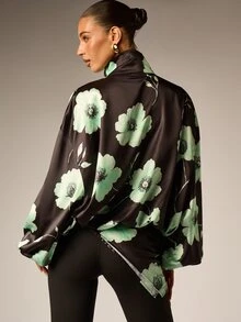 AiiRZ Blus Satin Bermotif Bunga Ukuran Besar dengan Kerah Tegak, Lengan Balon, dan Hem Melengkung Asimetris, Atasan Pesta Musim Semi - MultiWarna - View 3