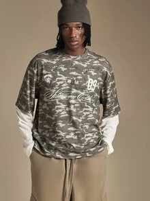 SUMWON Kaos oblong ukuran besar motif kamuflase klub dengan cetakan grafis varsity di dada, lengan pendek, panjang standar. - Hijau Tentara - View 4