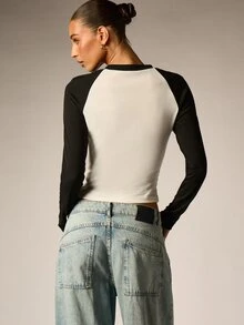 AiiRZ Ribbed Knit Crop Top Long Sleeve Raglan Color Block Crew Neck Fitted Baseball Style Top For Fall Winter - Black and White - View 2