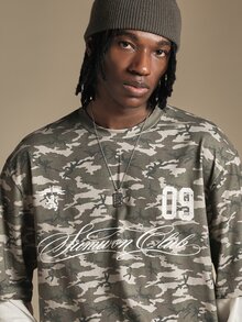 SUMWON Kaos oblong ukuran besar motif kamuflase klub dengan cetakan grafis varsity di dada, lengan pendek, panjang standar. - Hijau Tentara - View 5