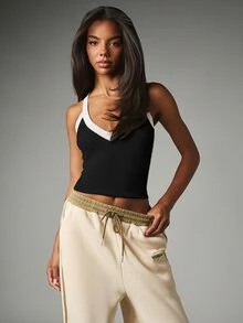 MISSGUIDED Ribbed Knit Cropped Tank Top With V-Neck And White Contrast Trim Detail - Sleeveless Fitted Crop Top For Spring Summer - Black and White - View 4