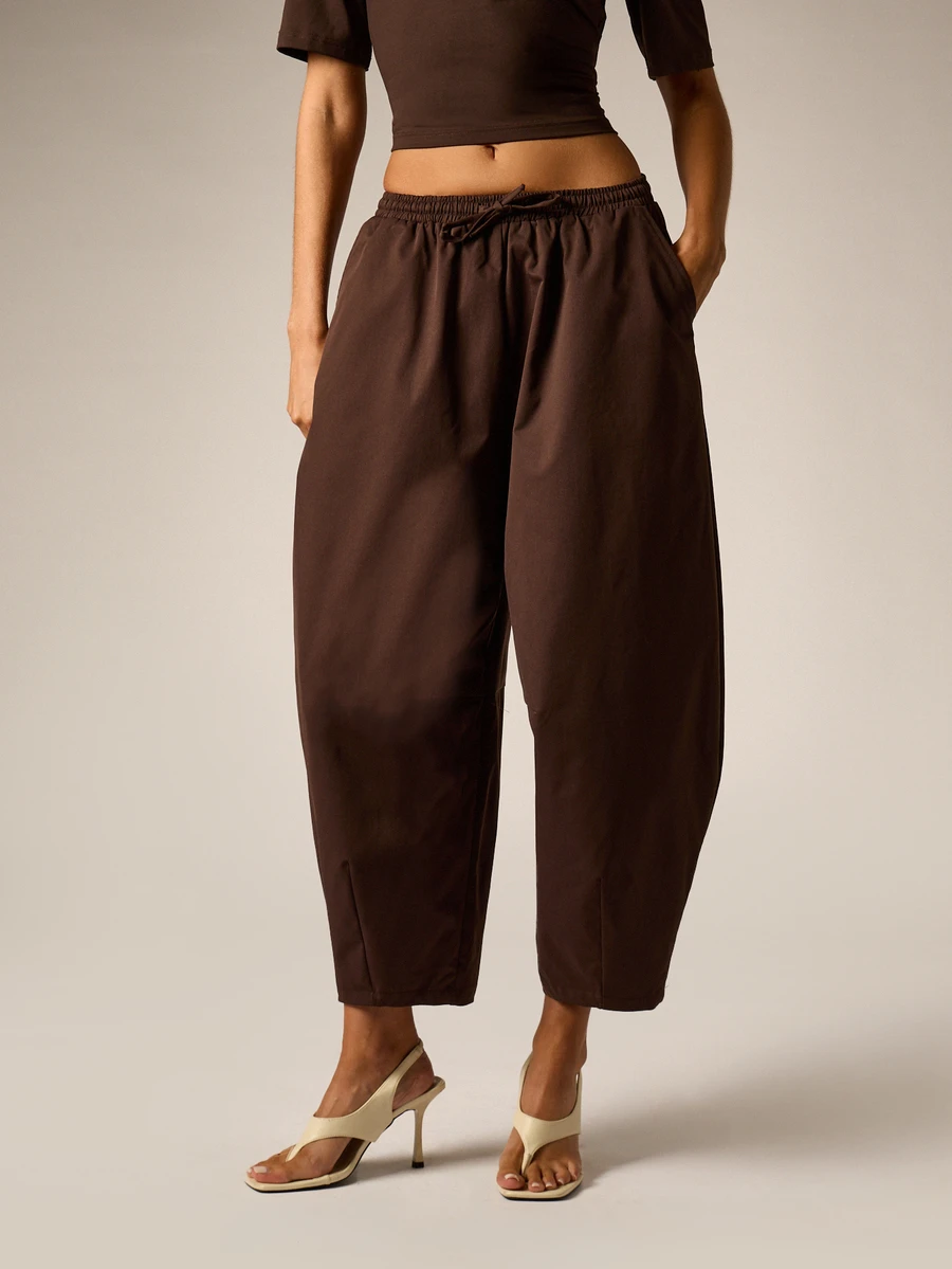 AiiRZ Celana Kasual Model Barrel Leg dengan Pinggang Elastis dan Tali Serut serta Saku Samping, Potongan Longgar, Celana Musim Panas - Chocolate Brown - View 1