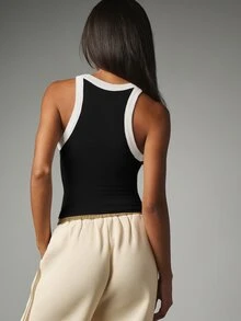 MISSGUIDED Ribbed Knit Cropped Tank Top With V-Neck And White Contrast Trim Detail - Sleeveless Fitted Crop Top For Spring Summer - Black and White - View 2