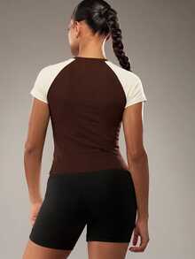 MISSGUIDED Logo Raglan Sleeve Crew Neck Fitted Crop Top With Contrast Colorblock Sleeves - Perfect For Spring Casual Everyday Wear - Chocolate Brown - View 2