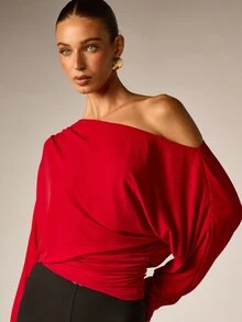 AiiRZ Blus Lengan Panjang Model Batwing dengan Detail Lipatan di Pinggang dan Bahu Terbuka, Atasan Elegan untuk Pesta Valentine. - Merah - View 4