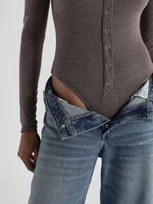 KSTM Bodysuit Henley Lengan Panjang dengan Kancing Jepret, Leher V, Siluet Pas Badan, Kain Rajut Lembut, Pakaian Wajib untuk Musim Gugur dan Musim Dingin - Coklat - View 5