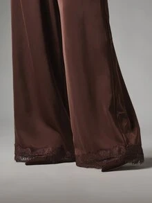 MISSGUIDED Jumpsuit Satin Panjang dengan Kaki Lebar, Leher Tinggi, Lengan Pendek, Tali Serut di Pinggang, dan Hiasan Renda di Bagian Bawah. - Coklat - View 5