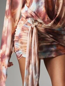 MISSGUIDED Gaun Mini Model Lilit Motif Tie Dye dengan Leher Berpotongan Dalam, Lengan Lonceng Ekstra Panjang, Hiasan Rhinestone, dan Pinggang Ramping untuk Pesta Musim Panas dan Festival. - MultiWarna - View 6