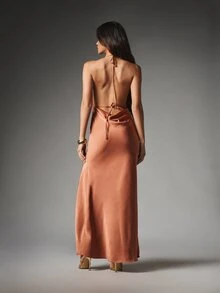MISSGUIDED Gaun Malam Model Duyung dengan Leher Kerah Model Cowl Satin dan Detail Trim Renda, Punggung Terbuka, dan Tali Ikat. - Coklat - View 2