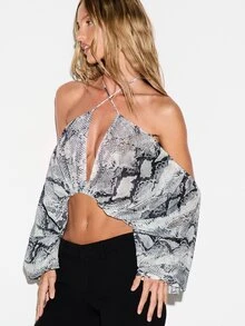 KIZN Blus Crop Model Halter Neck Berpotongan Rendah Motif Ular dengan Lengan Lonceng, Model Bahu Terbuka, Atasan untuk Pesta Malam Hari, Musim Panas, dan Festival. - Hitam dan Putih - View 3
