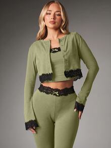MISSGUIDED Setelan Cardigan Crop Cami Top dan Legging Capri dengan Detail Pita dan Kancing Depan untuk Liburan Musim Semi/Panas - Khaki - View 5