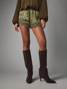 MISSGUIDED Quần short mini satin viền ren sò, cạp chun có dây rút, đồ mặc nhà sang trọng cho mùa hè, tiệc lễ hội - xanh quân đội - Xem 4