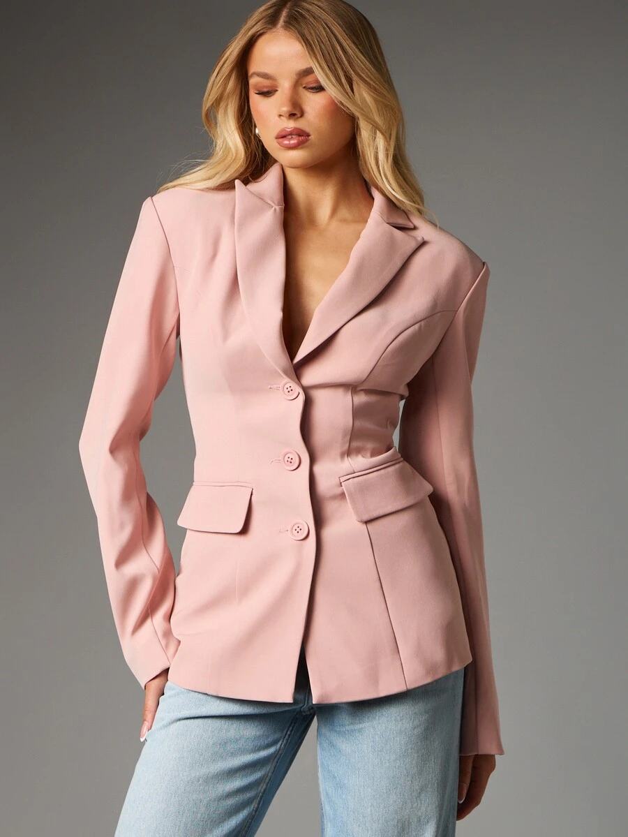 MISSGUIDED بليزر ضيق بصف واحد من الأزرار مع تفاصيل ظهر مقطوعة برباط، ياقة طية، جيوب بغطاء، إغلاق بثلاثة أزرار، حفلة الربيع - وردي - مشاهدة 1