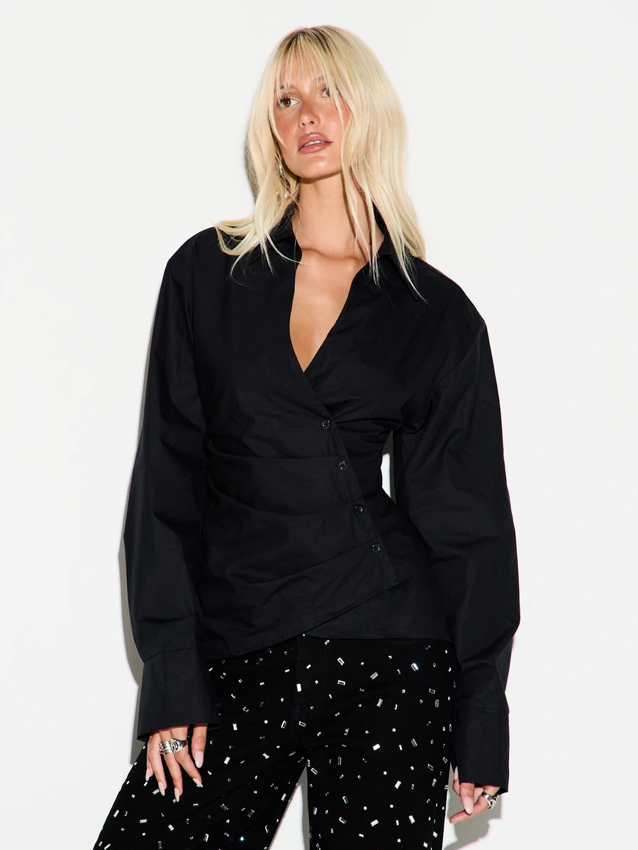 KIZN Kemeja Oversized Model Wrap Depan Berkerah dengan Detail Kerut di Pinggang dan Lengan Panjang, Gaya Pesta Malam - Hitam - View 1