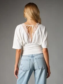 MISSGUIDED Blus Lengan Pendek Model Batwing dengan Potongan V-Neck dan Hiasan Renda, Pinggang Berkerut, dan Detail Tali di Bagian Belakang, Atasan Pesta Musim Panas - Putih - View 2