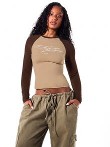 SUMWON WOMEN Raglan Long Sleeve Crop Top With Script Logo Print, Two-Tone Colorblock Design, Round Neck, Fitted Stretch Jersey - Chocolate Brown - View 4