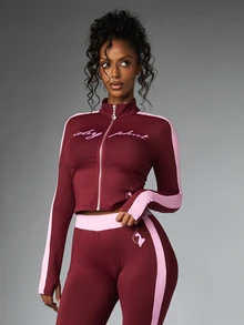 BABYPHAT Jaket Pendek dengan Resleting, Kerah Tinggi, Garis Samping Kontras Warna Pink, dan Detail Logo Tulisan. - Burgundy - View 1