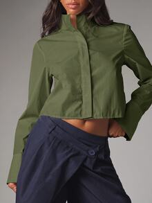 MISSGUIDED Boxy Fit Cropped Button-Down Shirt With Mandarin Collar And Flared Bell Sleeves Concealed Placket Smart Casual Top - Army Green - View 4