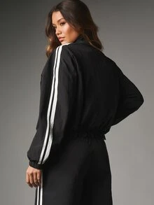 Missguided x Playboy Jaket Windbreaker Logo Kelinci dengan Kerah Tegak, Penutup Resleting, Detail Garis Samping, dan Hem Elastis. - Hitam - View 3