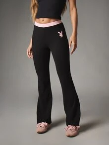 Missguided x Playboy Legging Flare dengan Logo Kelinci, Pinggang Kontras Warna Pink dan Cetakan di Bokong, Celana Flare Panjang Sedang yang Elastis - Hitam - View 2