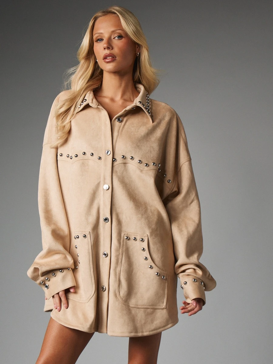 MISSGUIDED Jaket model shacket ukuran besar berbahan suede imitasi dengan detail lubang kancing logam perak, saku tempel di bagian depan, dan manset lebar. Cocok untuk musim gugur dan musim dingin. - Khaki - View 1