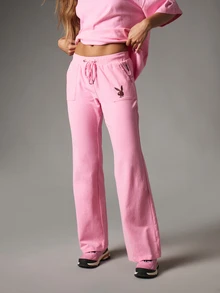 Missguided x Playboy Celana Kasual Model Flare dengan Logo Kelinci, Tali Serut di Pinggang, dan Saku Tempel, Terbuat dari Kain Rajut Lembut Warna Merah Muda Permen Karet. - Berwarna merah muda - View 1